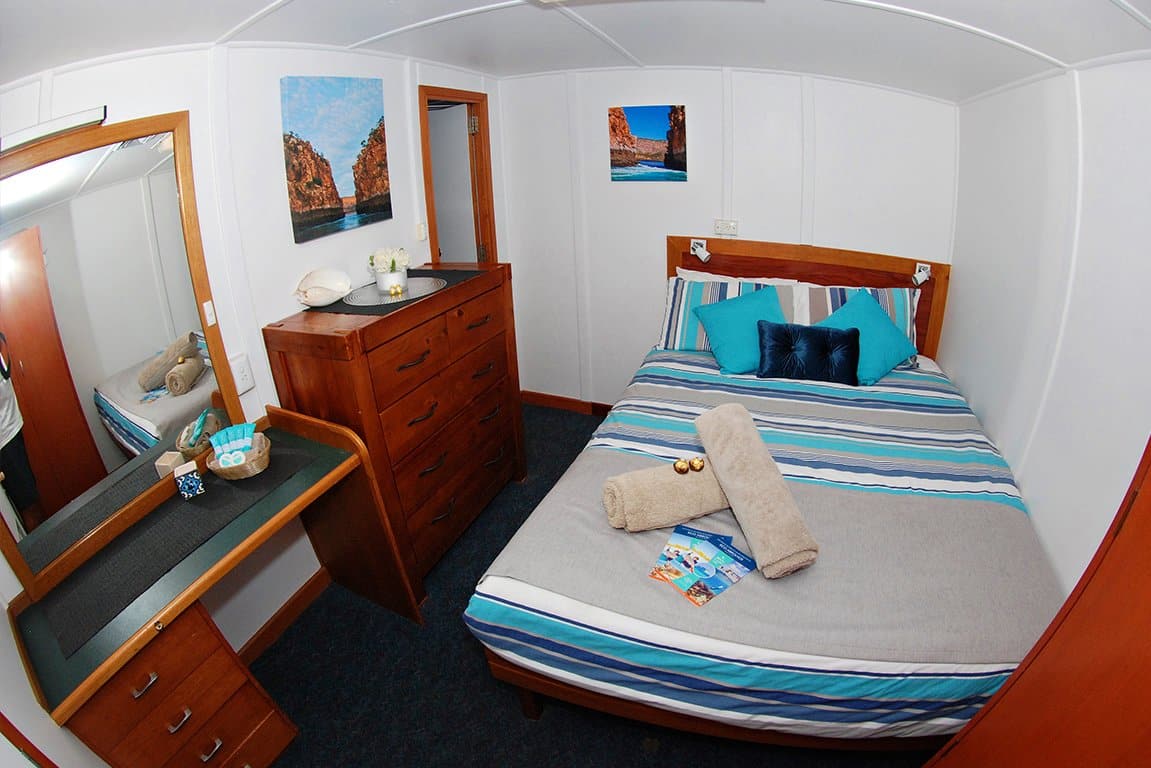 Middle-queen-Bedroom Middle-queen-Bedroom