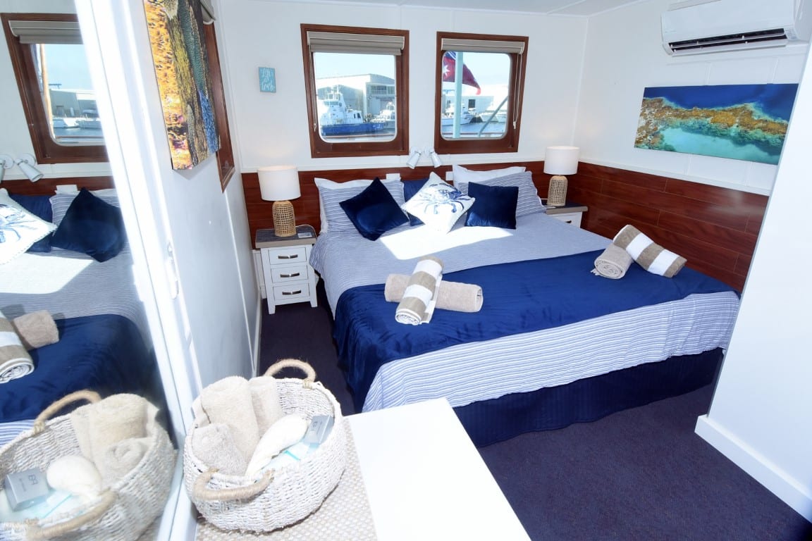 King bed deluxe cabin 16 (1)